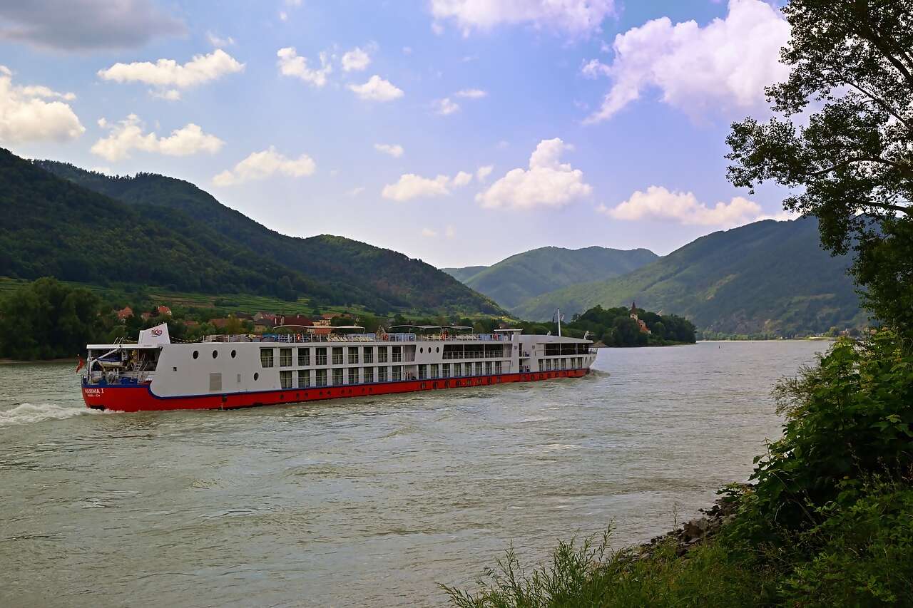 Beyond the Horizon: 8 Reasons to Explore North America by River Cruise