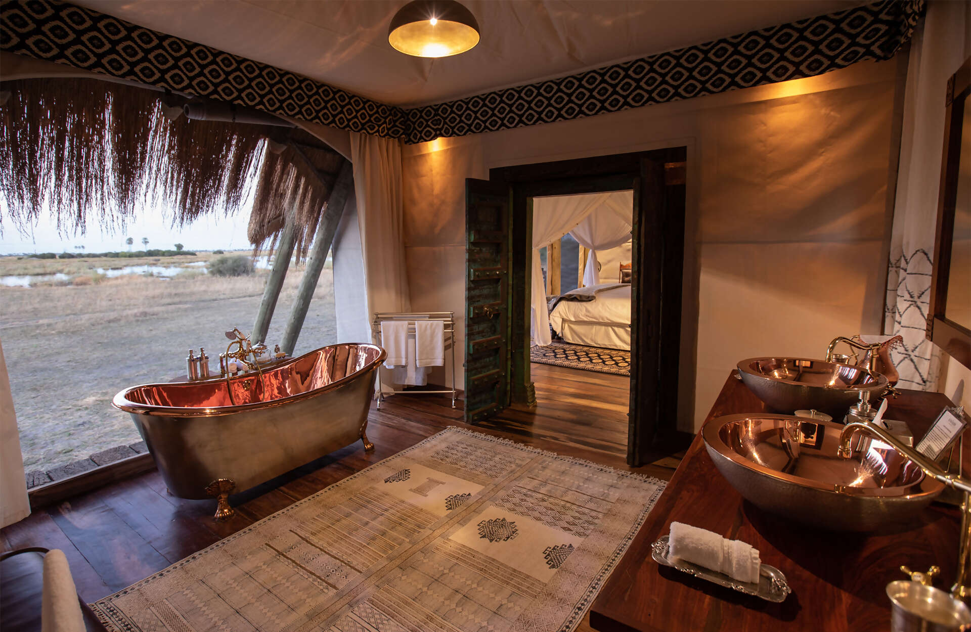 Great-Plains-Selinda-Camp-guest-suite-copper-bath.jpg