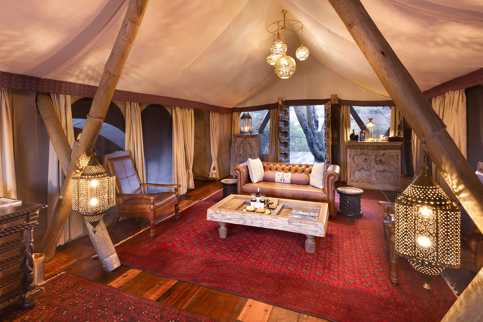 03Great-Plains-Sambuk-Suite-at-Mara-Nyika-lounge.jpg