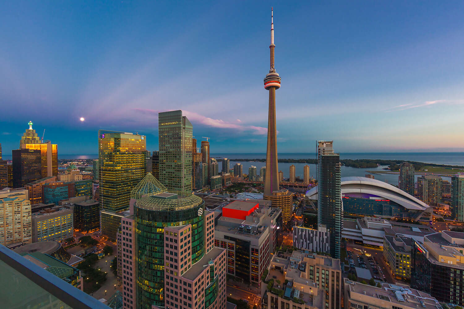 Toronto Day Trip – Private Car Tour