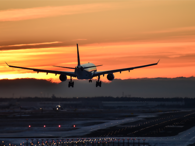 7 Tips for Holiday Travel from an Airline Expert