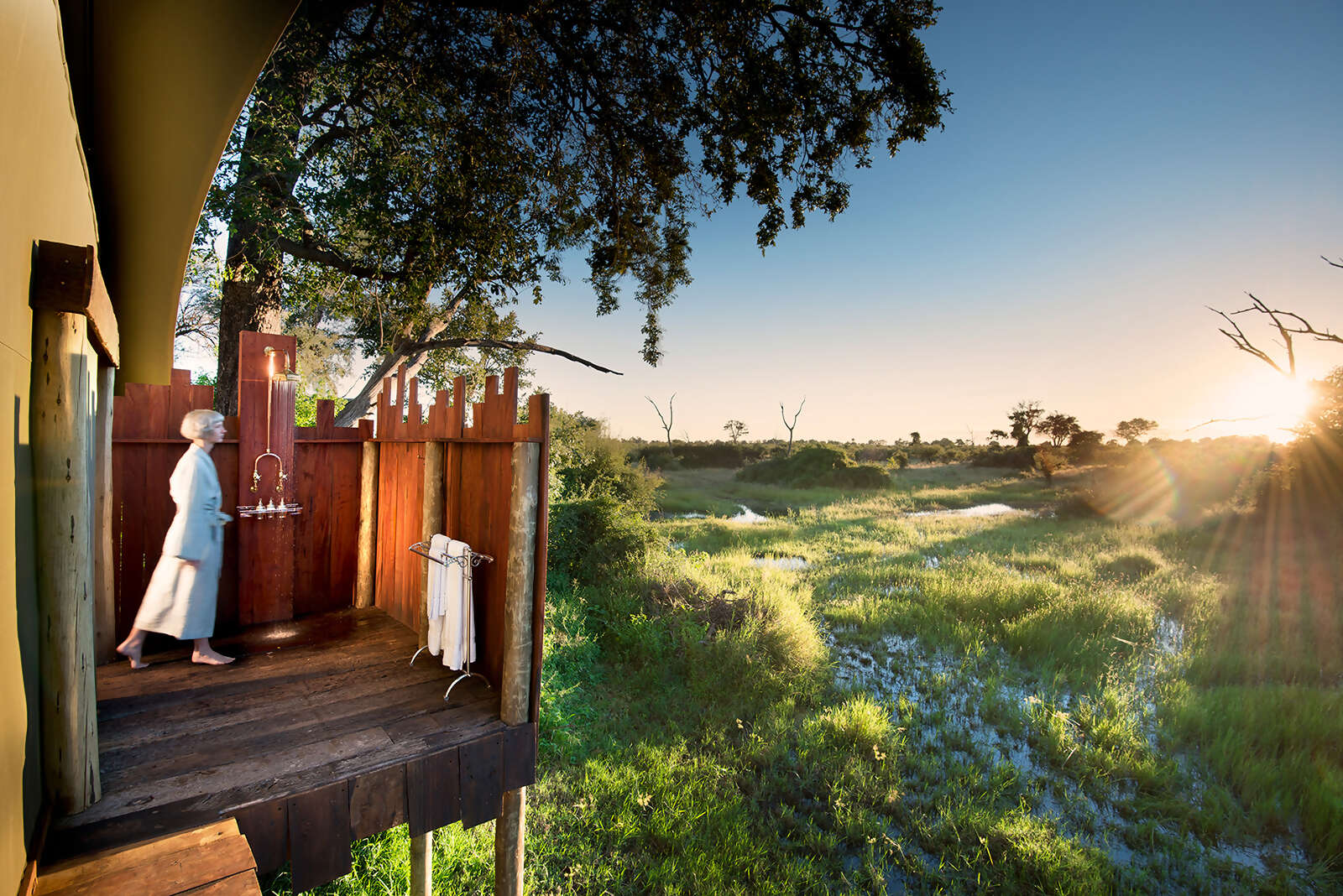 10Great-Plains-Duba-Plains-Camp-guest-suite-outdoor-shower.jpg