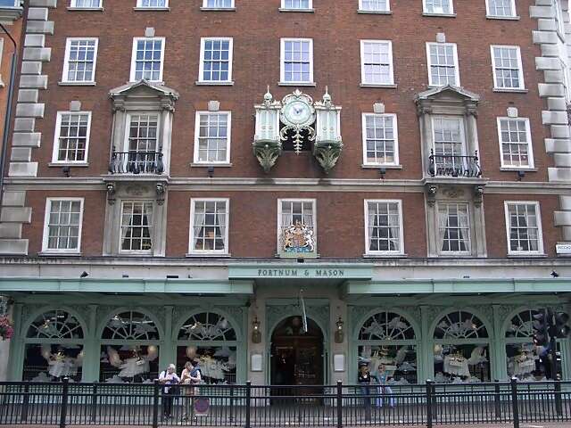 640px-Fortnum_and_Mason_June_30,_2005.jpg