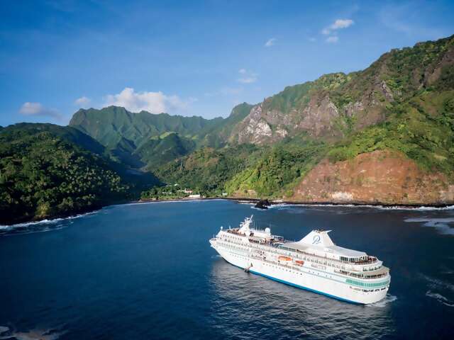 Paul Gauguin Cruises Named Top for Honeymooners