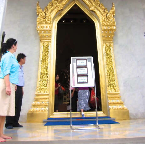entrance temple golden buddha bangkok.jpg