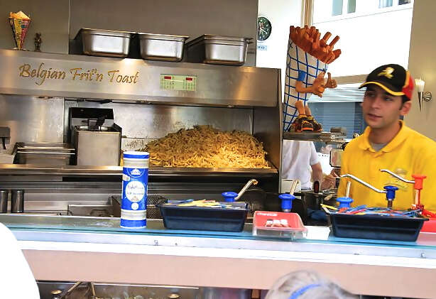 640px-Belgian_frites_shop.jpg