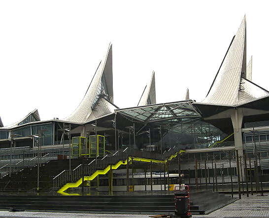 640px-Antwerp_lawcourts.jpg