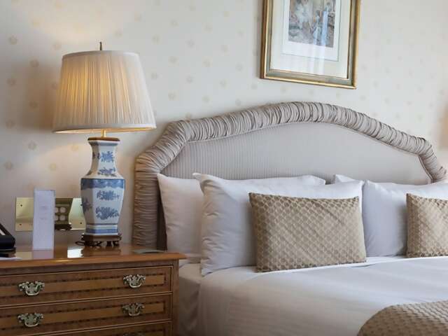 GRANDPARENTS STAY FREE