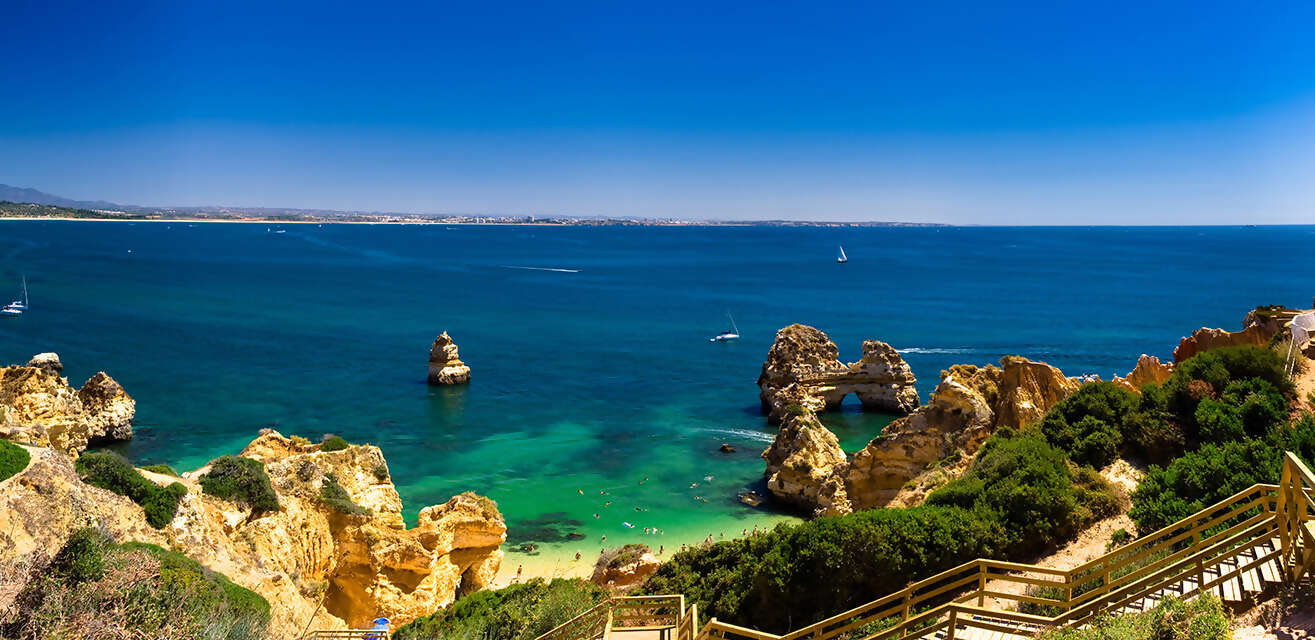 What Are The Advantages of an Escorted Tour to Portugal
