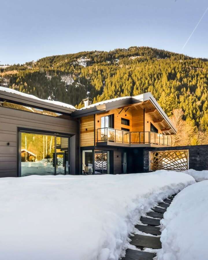 This Airbnb Luxe chalet in the French Alps is our #9 home for the holidays