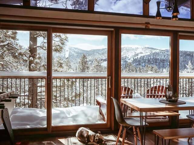 Superhosts Sara and Eric’s midcentury chalet is equally well suited for hitting the slopes or hanging out by the fire (or in a su