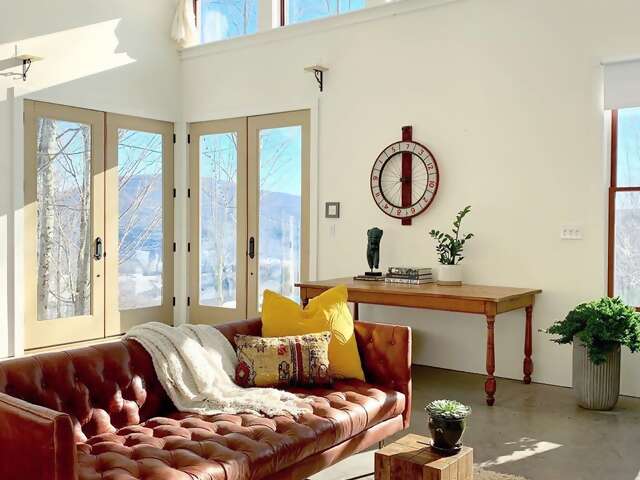 Superhost Quinn’s Catskills cottage sits on 12 serene acres lined by old stone walls
