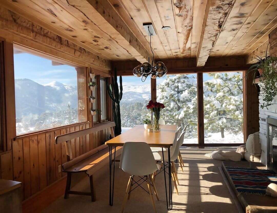 Elizabeth’s handbuilt 1957 mountain home is only 10 minutes from the shops and street performers of Pearl Street, but you’d never