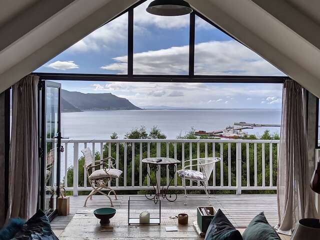 Superhost Vivian’s loft on False Bay is perfectly situated for whale watching or kayaking along the coast
