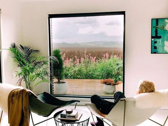 Every detail of Superhost James’s bungalow harmonizes with the big, gorgeous painting that… wait, no, that’s the window looking o