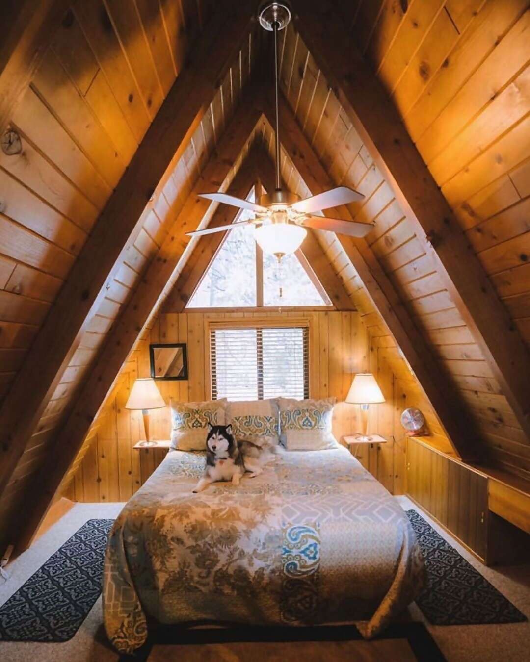 Superhost Kelly’s A-frame has a big fenced yard that lets your little ones (whether two- or four-legged) run wild, plus a cozy be