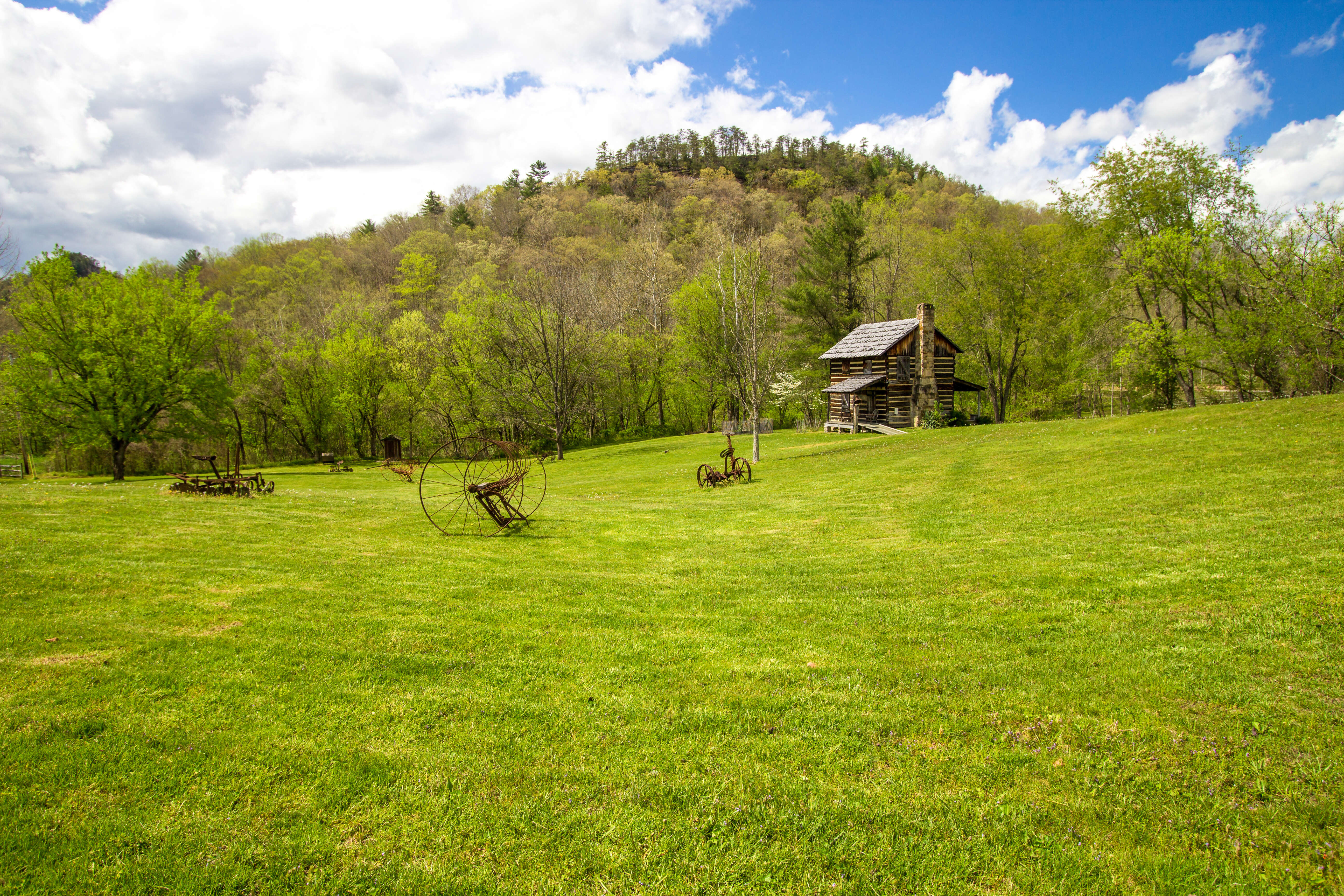 Bluegrass Country & the Smoky Mountains featuring Louisville, Gatlinburg & Asheville