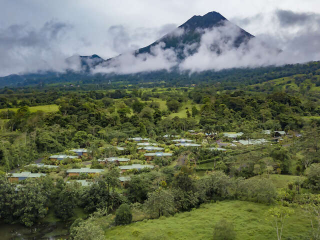 Volcano Trail: Waves & Local Ways