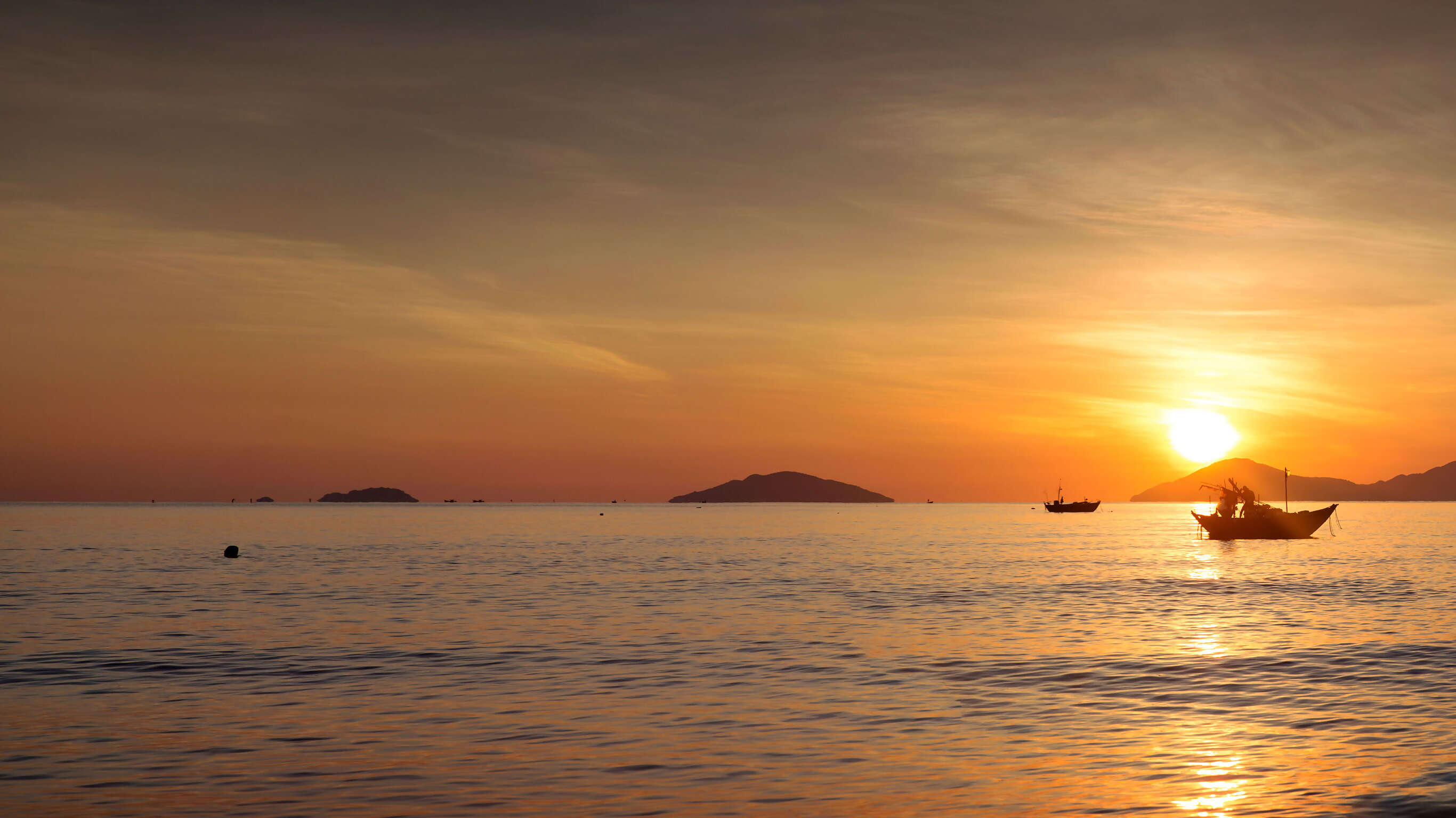 Vietnam: Roadtrip Hanoi to Ho Chi Minh City — Plus