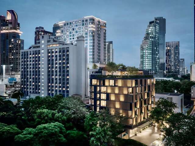 Madi Paidi Bangkok, Autograph Collection